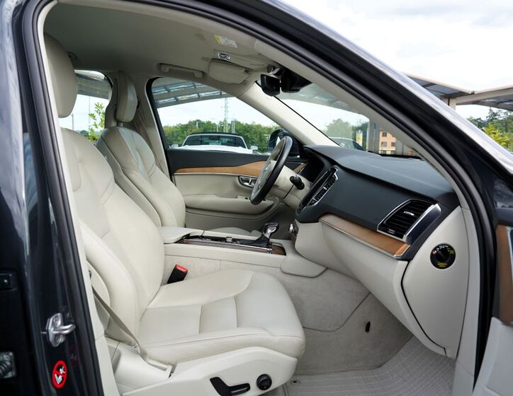 Volvo XC90 29