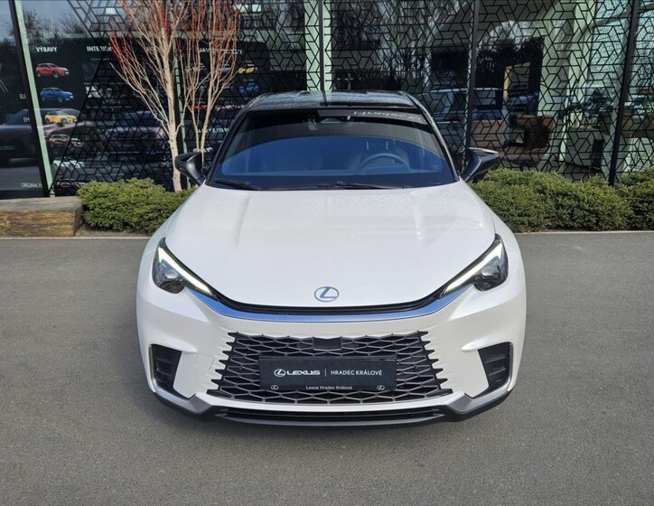 Lexus LBX SUV / Terénní 1,5 l 100 kw