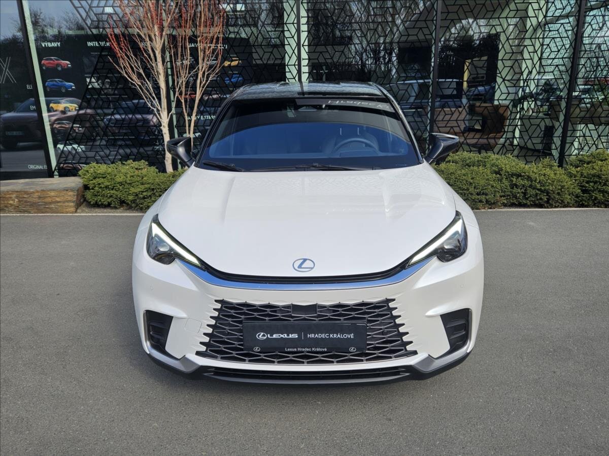 Lexus LBX SUV / Terénní 1,5 l 100 kw