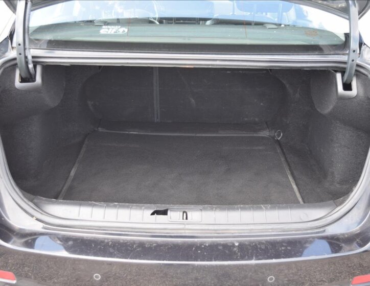 Renault Latitude Sedan / Limuzína 2,0 l 110 kw