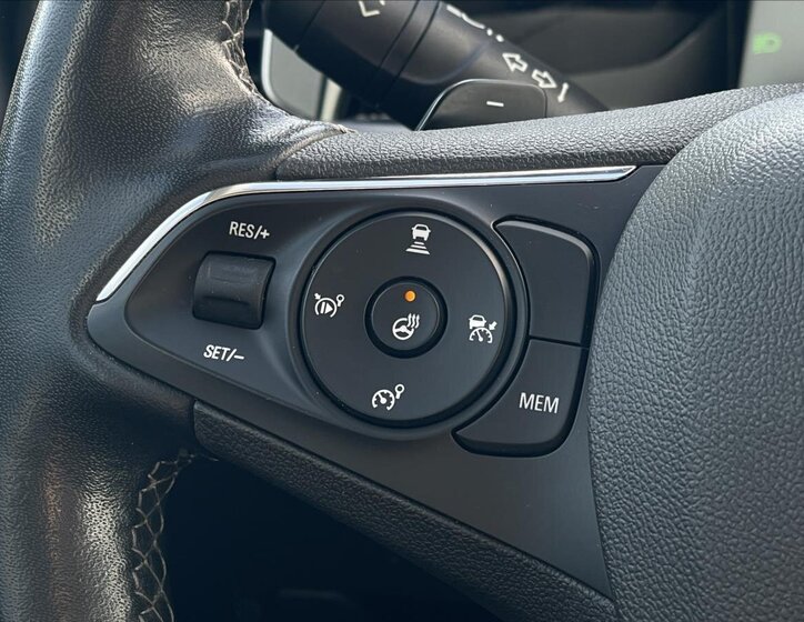 Opel Grandland SUV / Terénní 1,5 l 96 kw