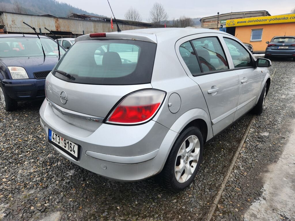 Opel Astra Hatchback 1,7 l 74 kw