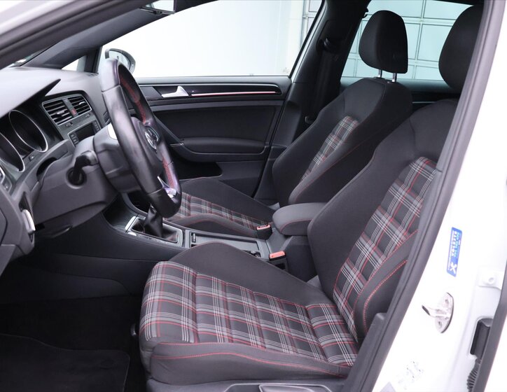 Volkswagen Golf Hatchback 2,0 l 169 kw