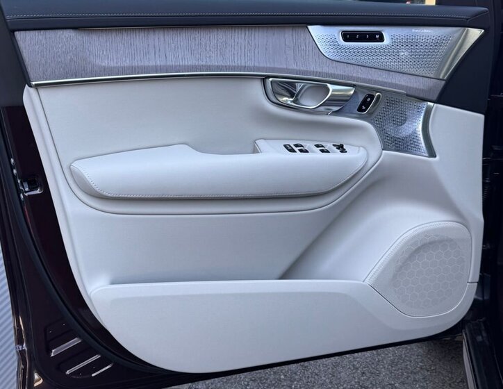 Volvo XC90 SUV / Terénní 2,0 l 184 kw