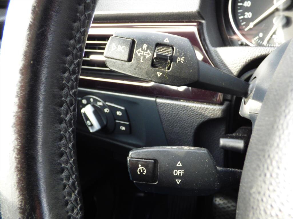 BMW Řada 3 Kombi 3,0 l 180 kw