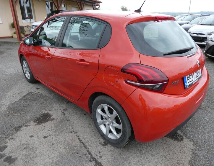 Peugeot 208 Hatchback 1,2 l 61 kw
