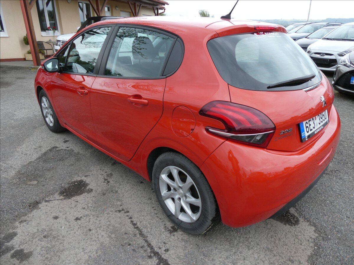 Peugeot 208 Hatchback 1,2 l 61 kw