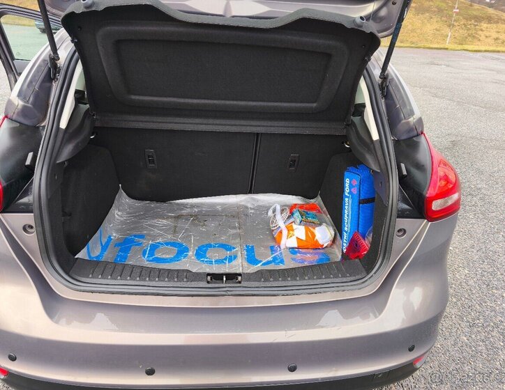 Ford Focus Hatchback 999,0 74 kw