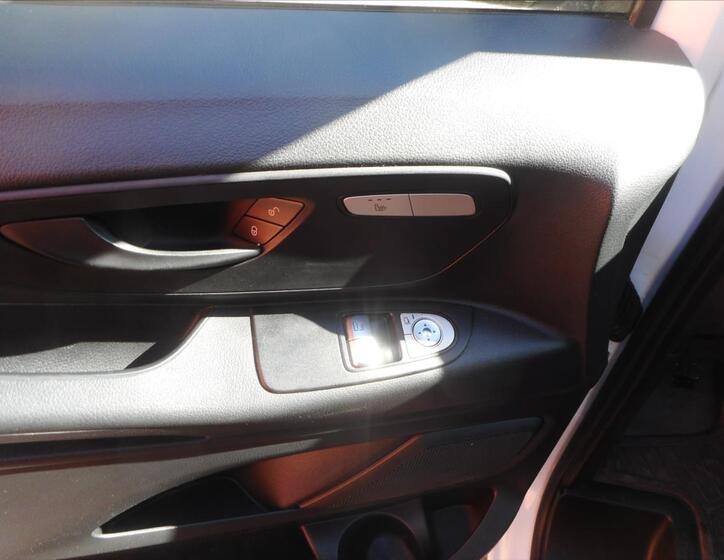 Mercedes-Benz Vito 10