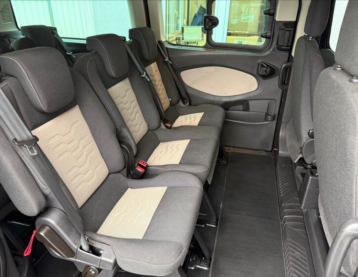 Ford Tourneo Custom MPV 2,2 l 92 kw