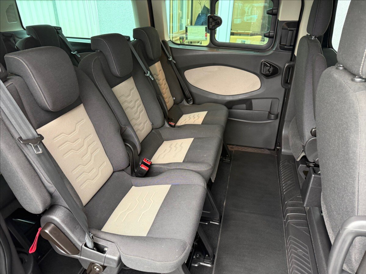 Ford Tourneo Custom MPV 2,2 l 92 kw