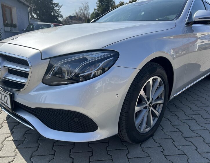 Mercedes-Benz Třídy E Sedan / Limuzína 3,0 l 190 kw