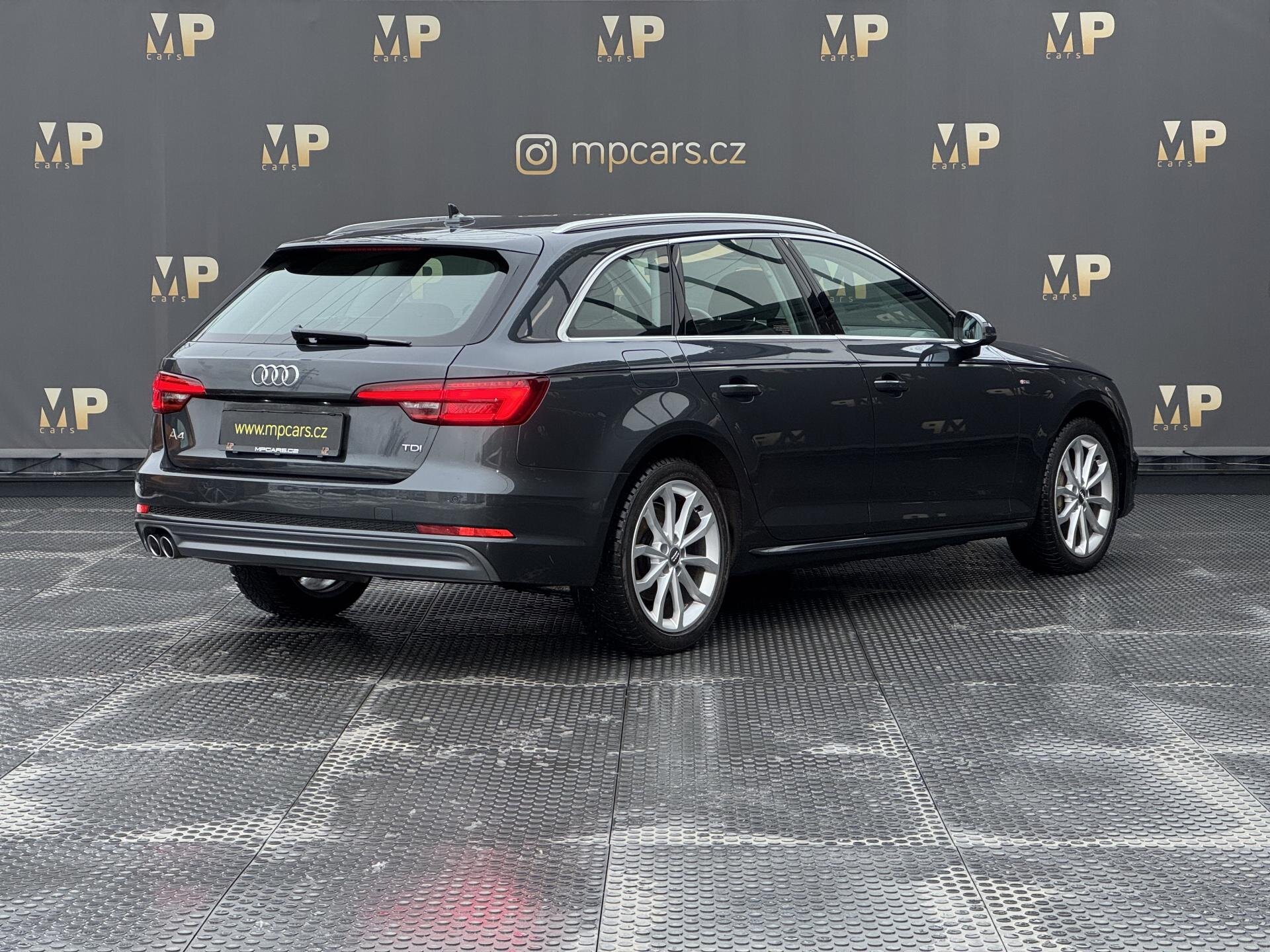 Audi A4 Kombi 2,0 l 140 kw