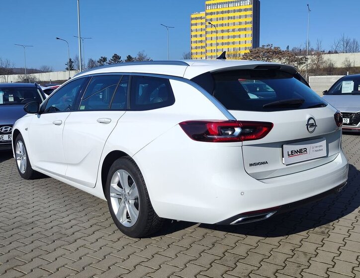 Opel Insignia Kombi 2,0 l 128 kw