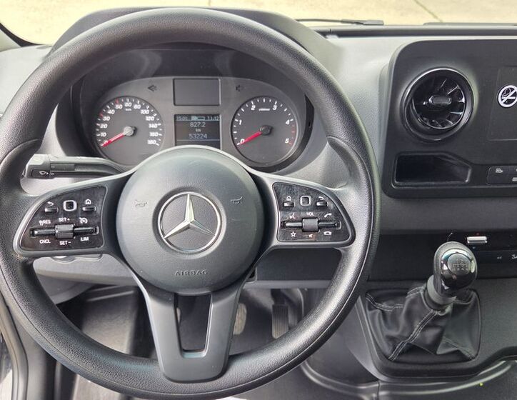 Mercedes-Benz Sprinter 10