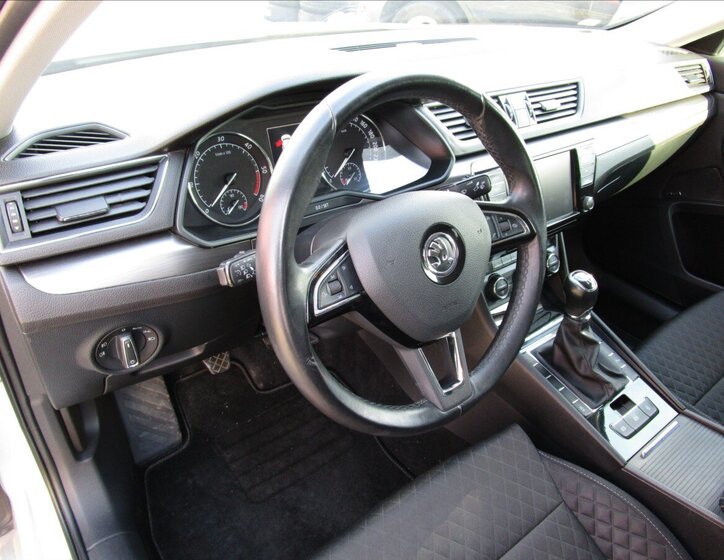 Škoda Superb Sedan / Limuzína 2,0 l 110 kw