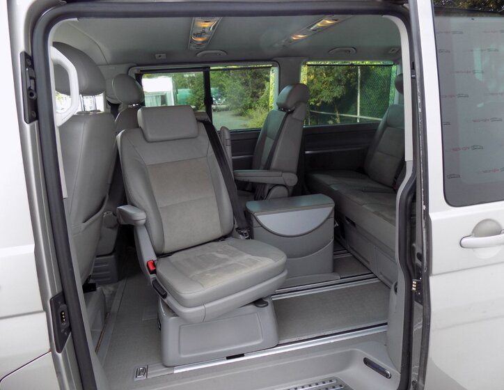 Volkswagen Multivan 11