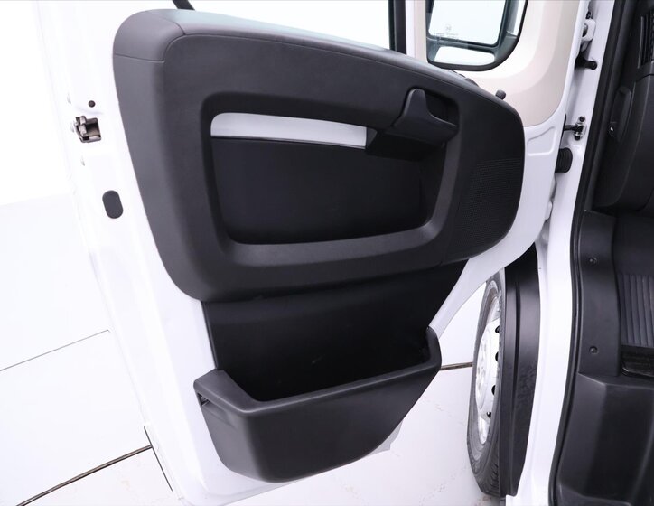 Peugeot Boxer Skříň 2,2 l 121 kw