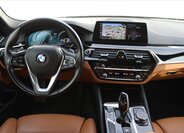 BMW Řada 5 Kombi 3,0 l 195 kw