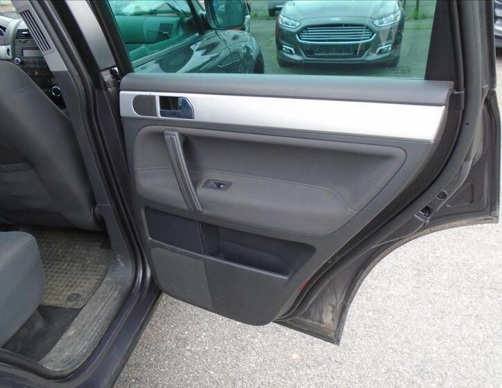 Volkswagen Touareg 16