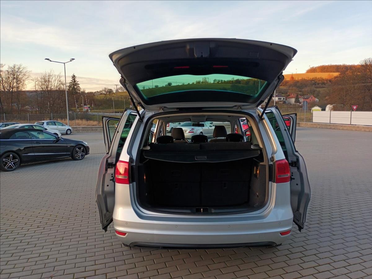 Volkswagen Sharan Kombi 2,0 l 103 kw