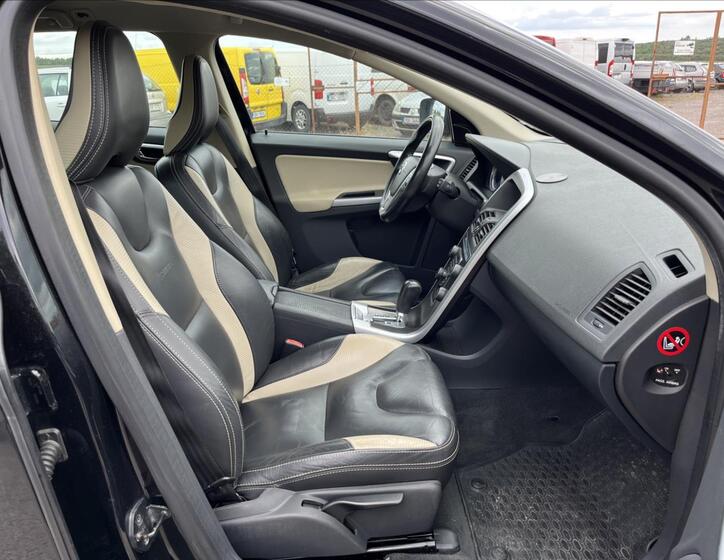 Volvo XC60 11