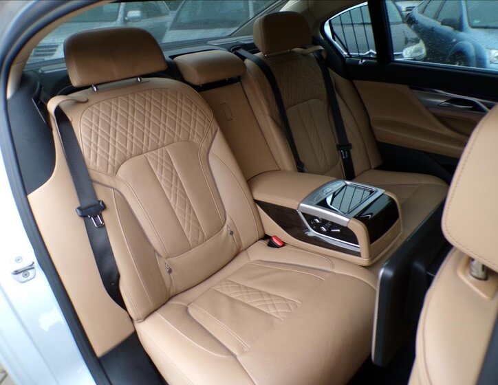 BMW Řada 7 Sedan 3,0 l 195 kw