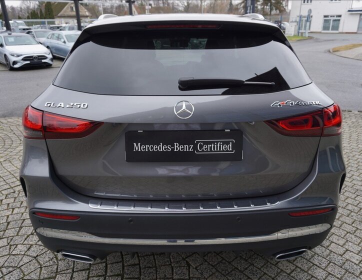 Mercedes-Benz GLA SUV 2,0 l 165 kw
