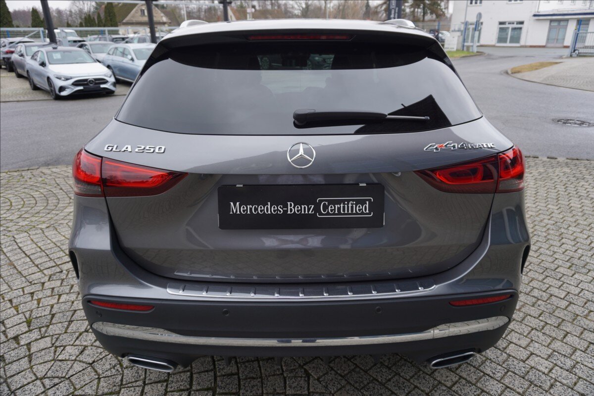 Mercedes-Benz GLA SUV 2,0 l 165 kw