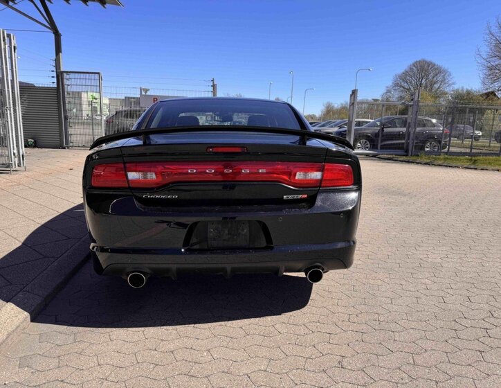 Dodge Charger Sedan / Limuzína 6,4 l 351 kw