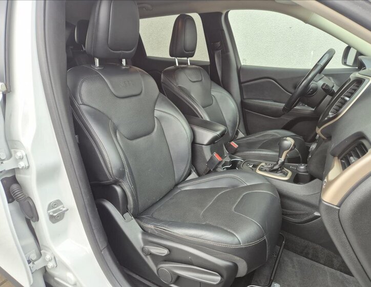 Jeep Cherokee SUV 2,2 l 147 kw