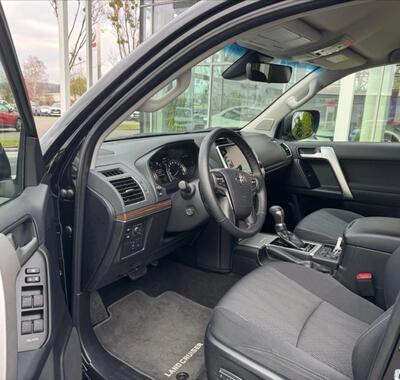 Toyota Land Cruiser 9