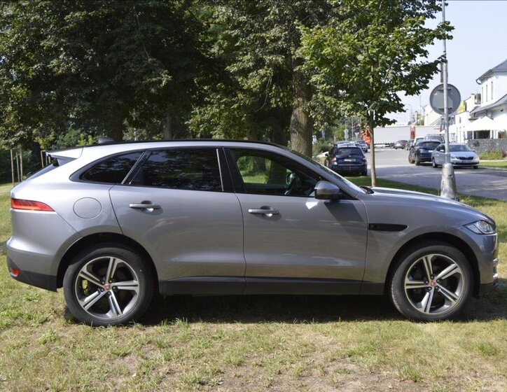 Jaguar F-Pace SUV / Terénní 2,0 l 132 kw