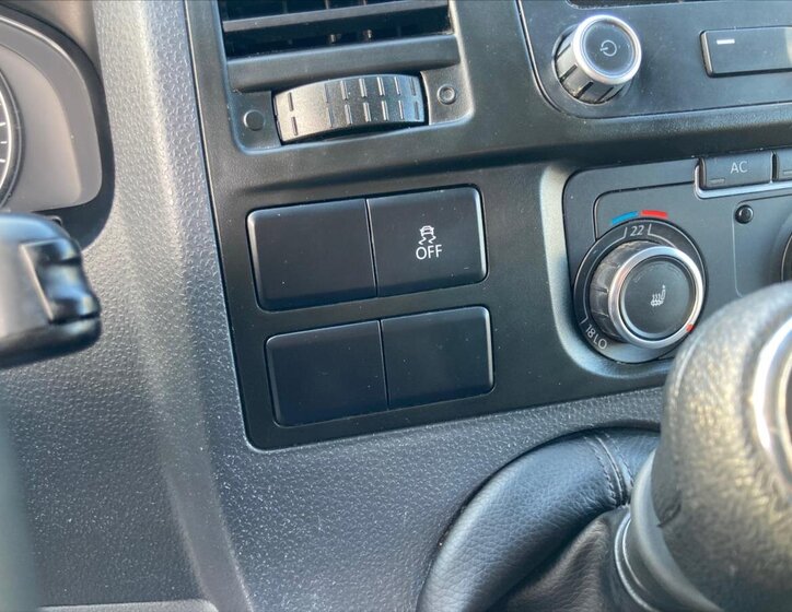 Volkswagen Caravelle 24