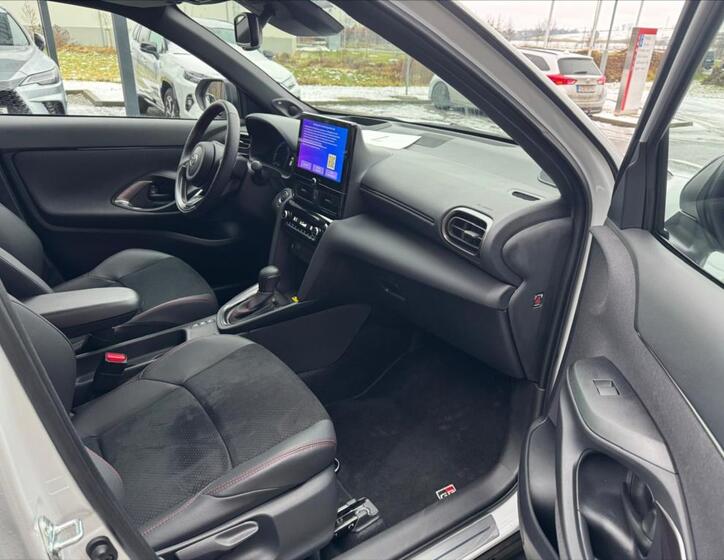 Toyota Yaris Cross 12