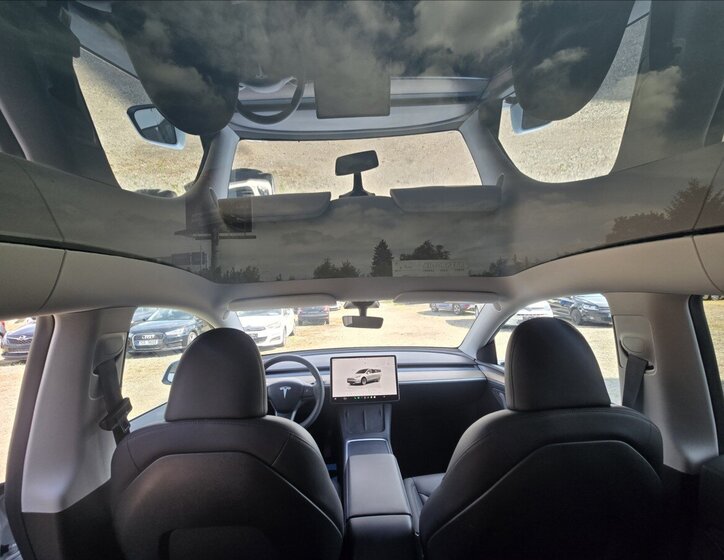 Tesla Model Y SUV / Terénní 0,0 378 kw