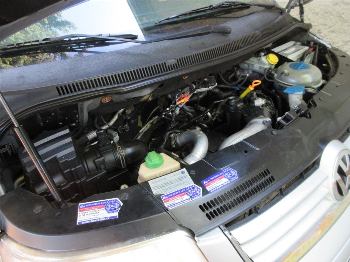Volkswagen Caravelle Kombi 2,5 l 128 kw