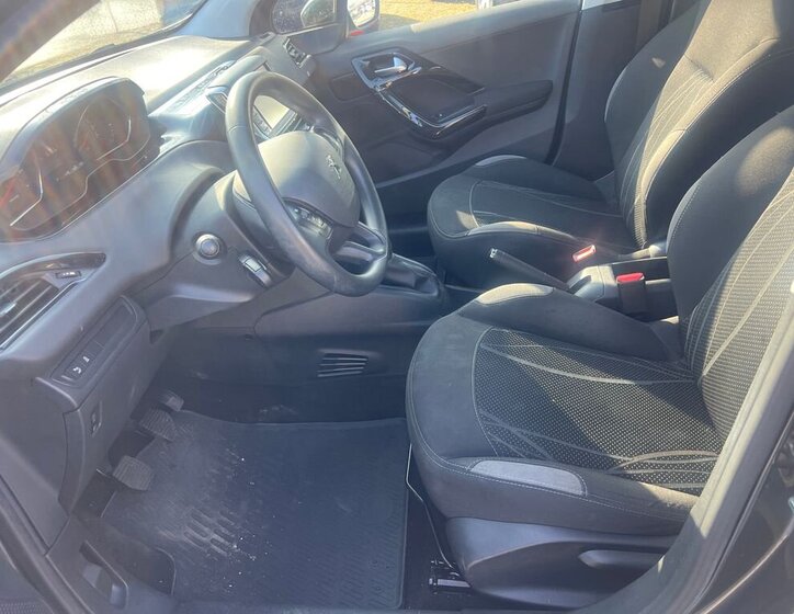 Peugeot 208 Hatchback 1,2 l 60 kw