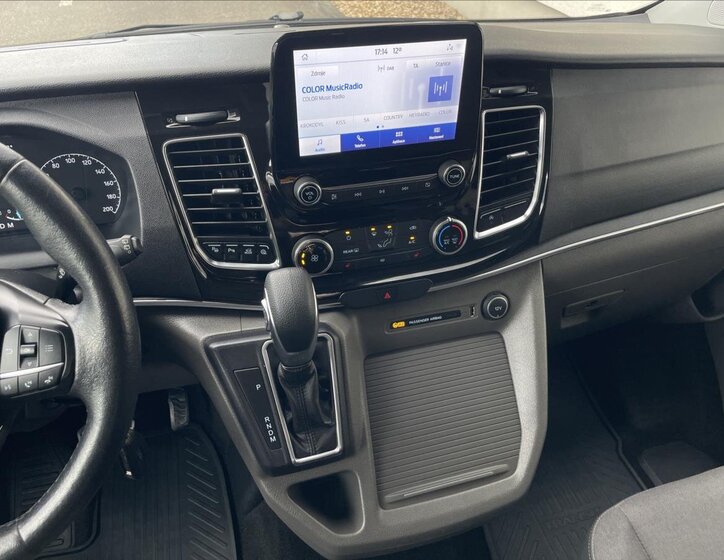 Ford Tourneo Custom MPV 2,0 l 136 kw