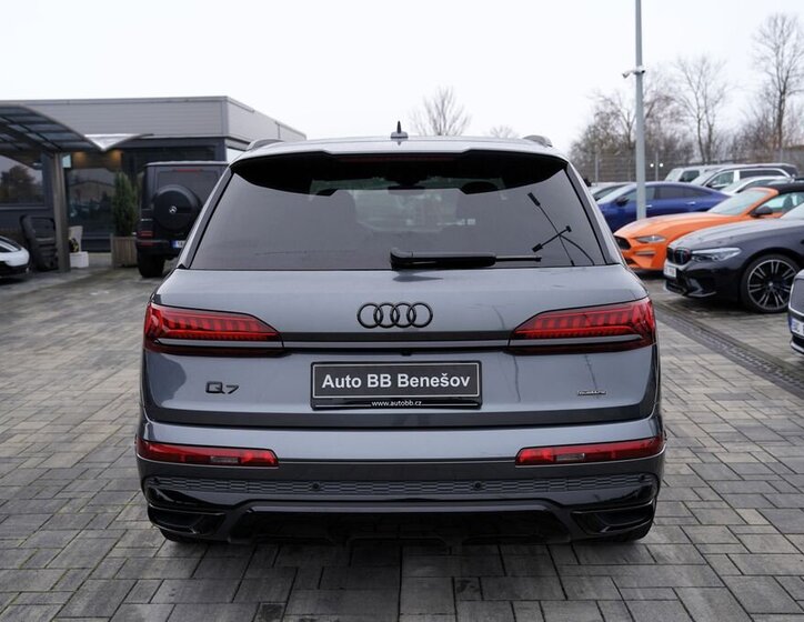 Audi Q7 5