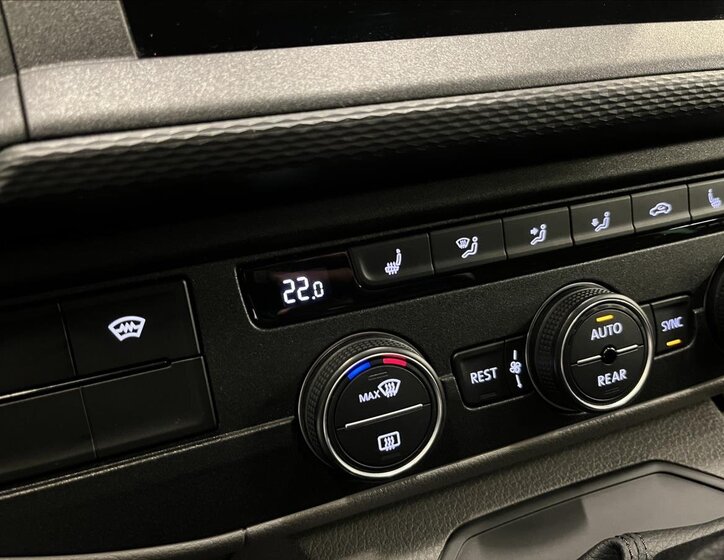 Volkswagen Caravelle 13