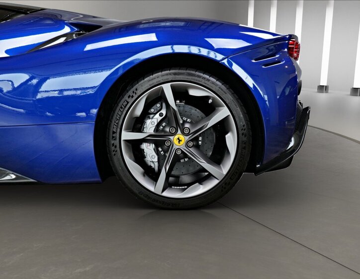 Ferrari SF90 Kupé 4,0 l 736 kw
