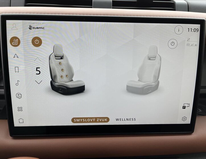 Land Rover Defender SUV / Terénní 4,4 l 467 kw