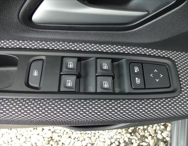 Dacia Sandero Hatchback 999,0 67 kw