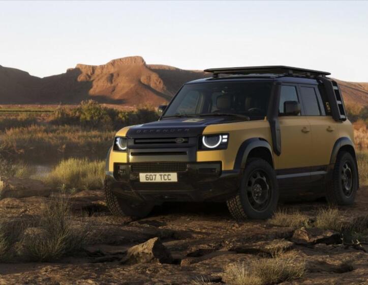 Land Rover Defender 9