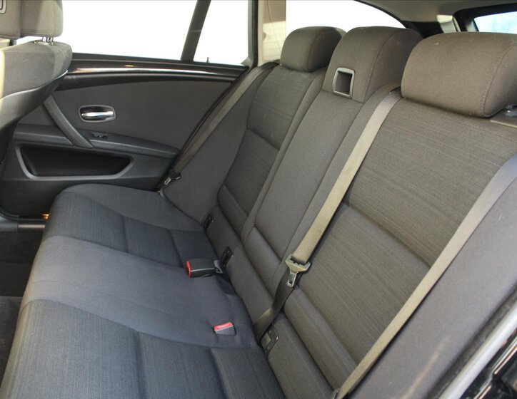 BMW Řada 5 Kombi 3,0 l 145 kw