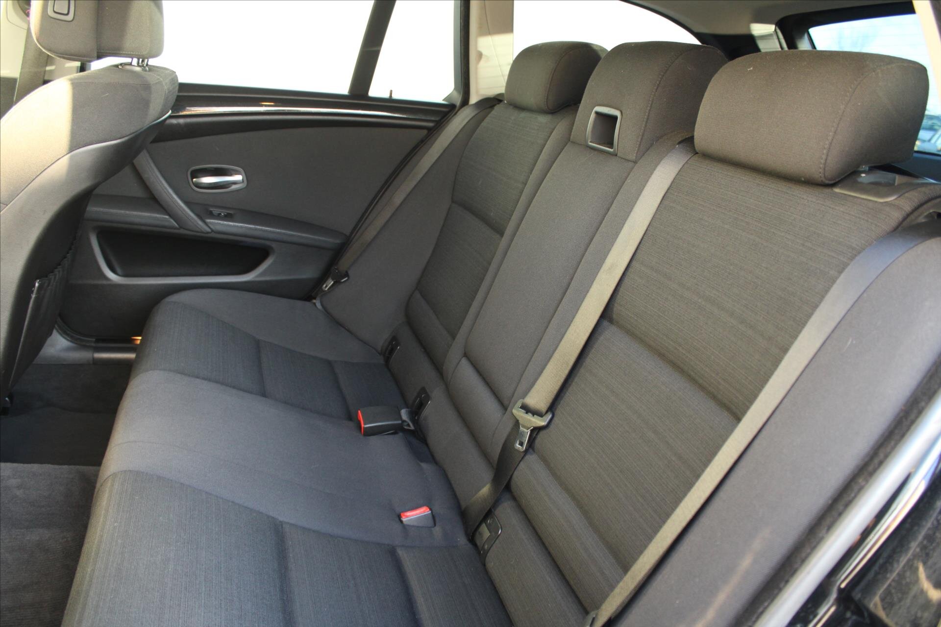 BMW Řada 5 Kombi 3,0 l 145 kw