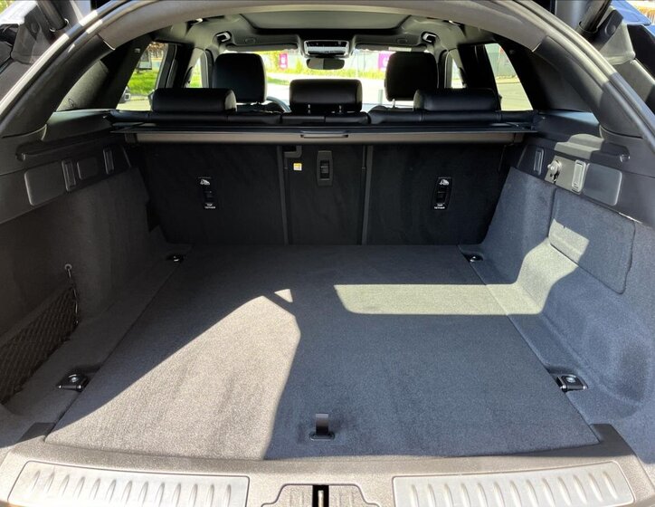 Land Rover Range Rover Velar SUV / Terénní 2,0 l 150 kw