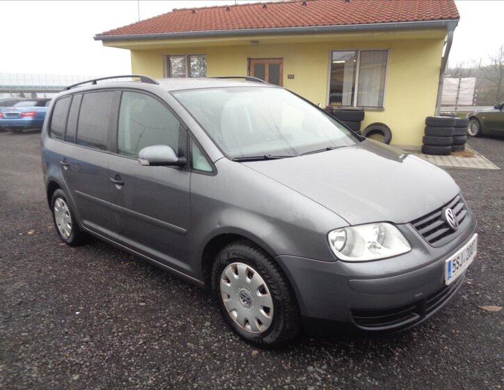 Volkswagen Touran 1