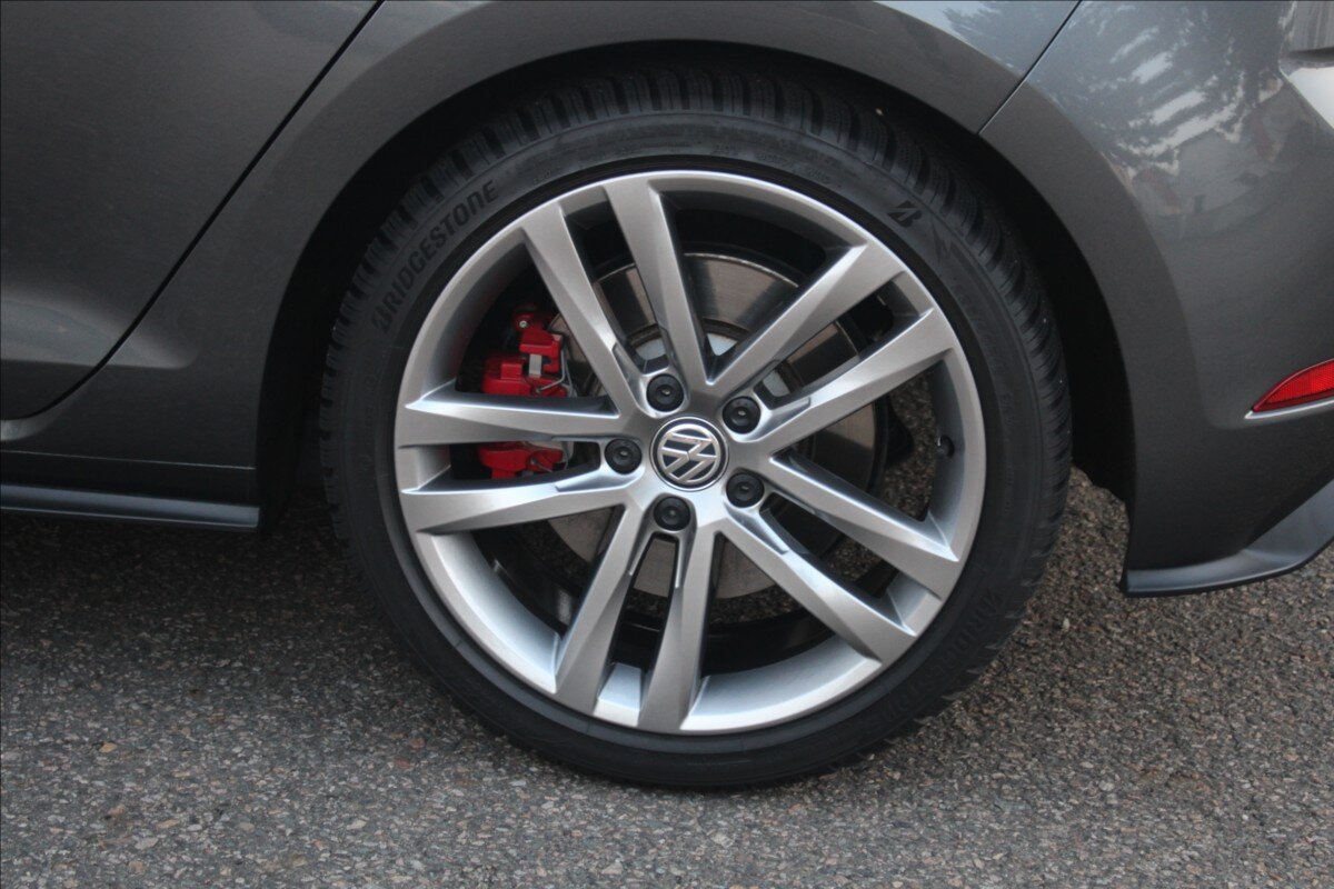 Volkswagen Golf Hatchback 2,0 l 180 kw